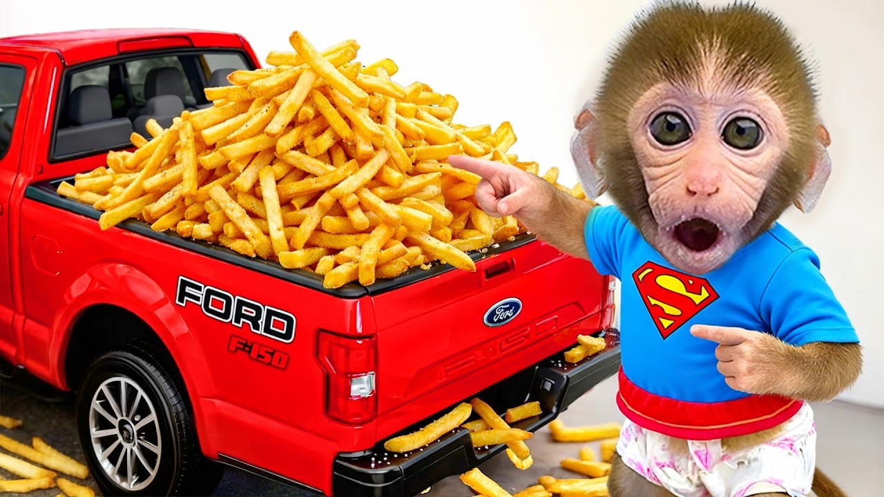 Singe BonBon explore la for&ecirc;t verte avec le petit ours dans un &eacute;norme camion rouge