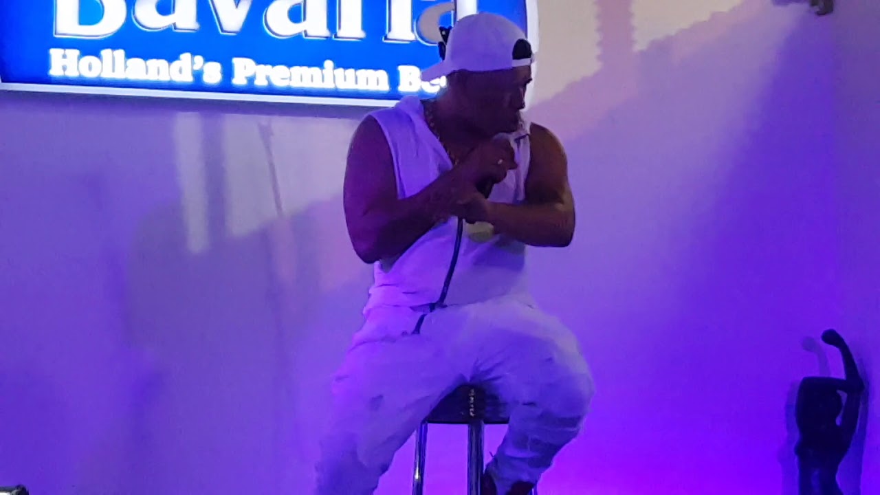 Limay blanco en el bar black and White de la habana