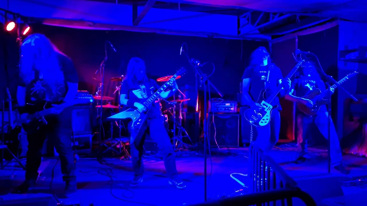 Mould performing Face The North live at the MCP Apache, Fontaine-l'Évêque on 15 march 2026