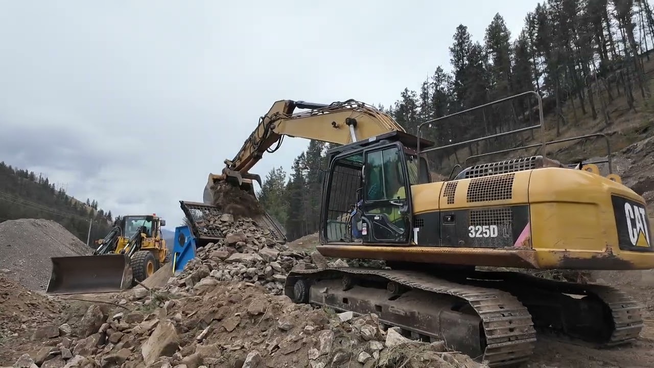 DeSite SLG 108 Screener (4 x 4 Mesh) Screening Heavy Rock