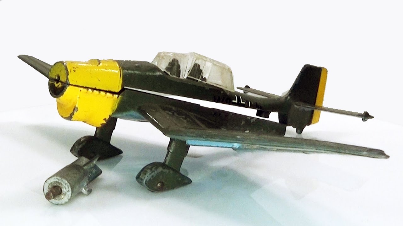 Юнкерс JU 87B Штука. Самолет. Восстановление модели Dinky до заводского состояния.