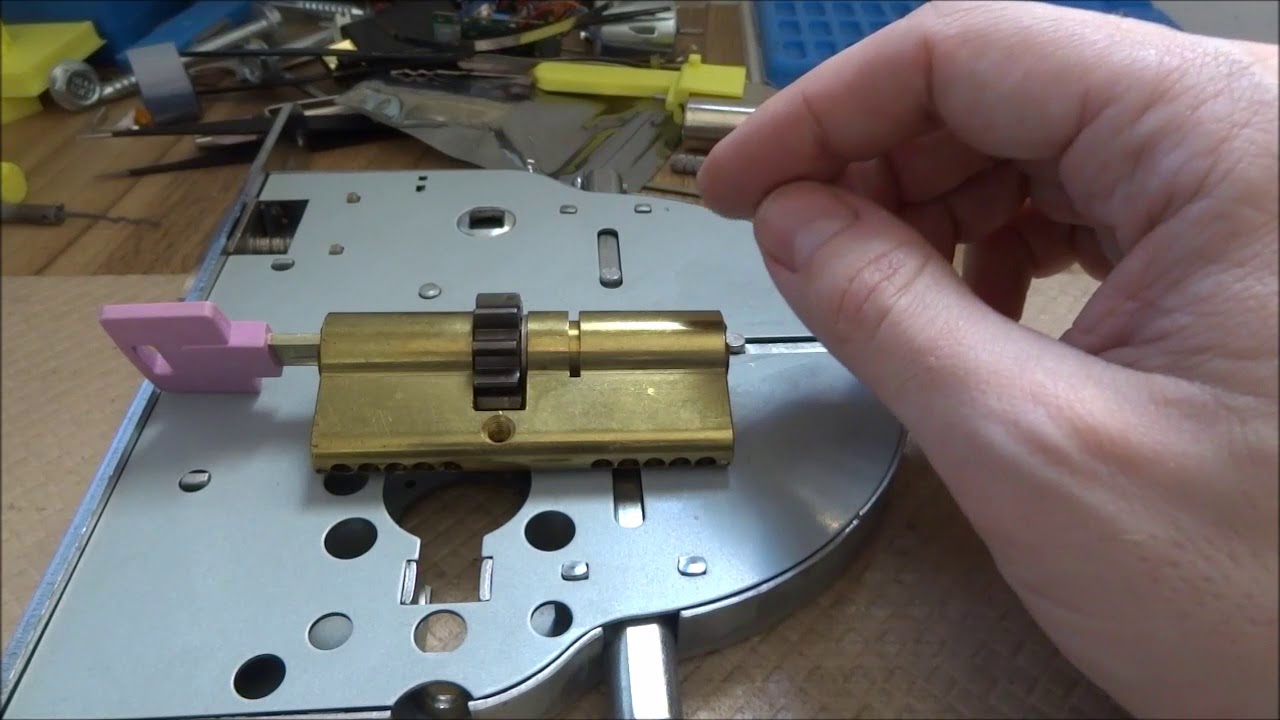 Rav-Bariach, Mul-T-Lock, and why do Israeli locks have a cog actuator.