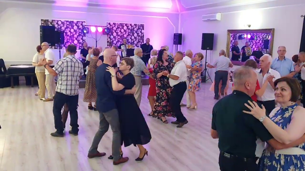 HEJ DOLINA DOLINA a w dolinie dziewczyna kapeli ROLAND