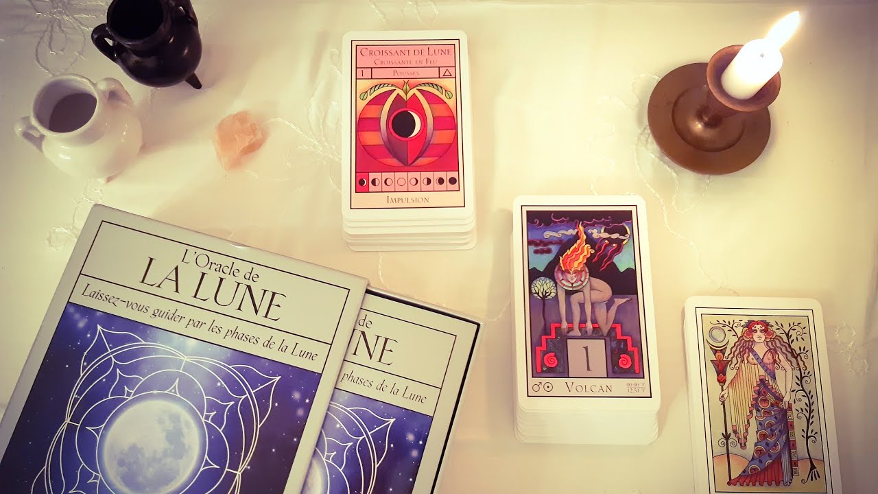 REVIEW - L'Oracle de la Lune - John Astrop & Caroline Smith