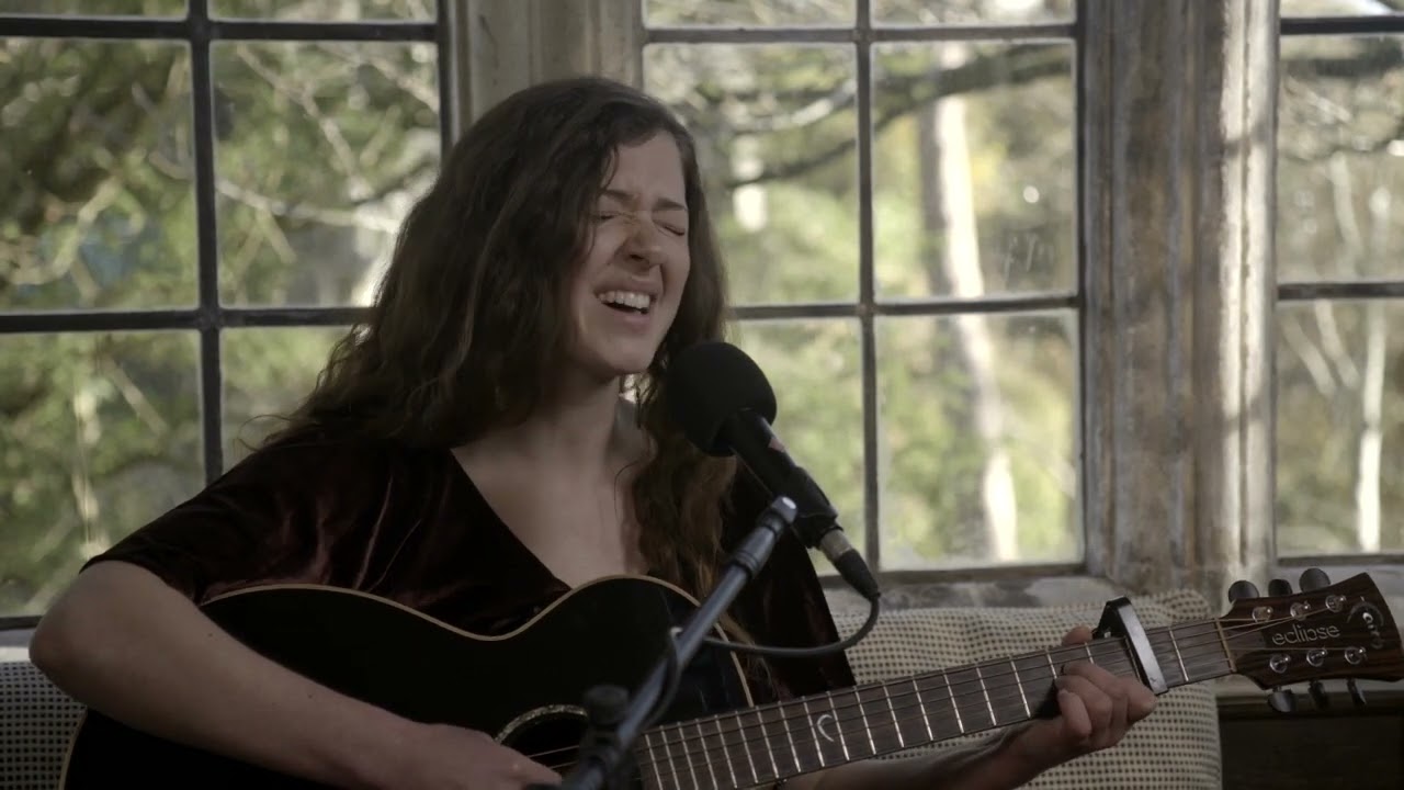 'Jay Feather' - Eve Goodman yn/at Showcase Scotland 2022