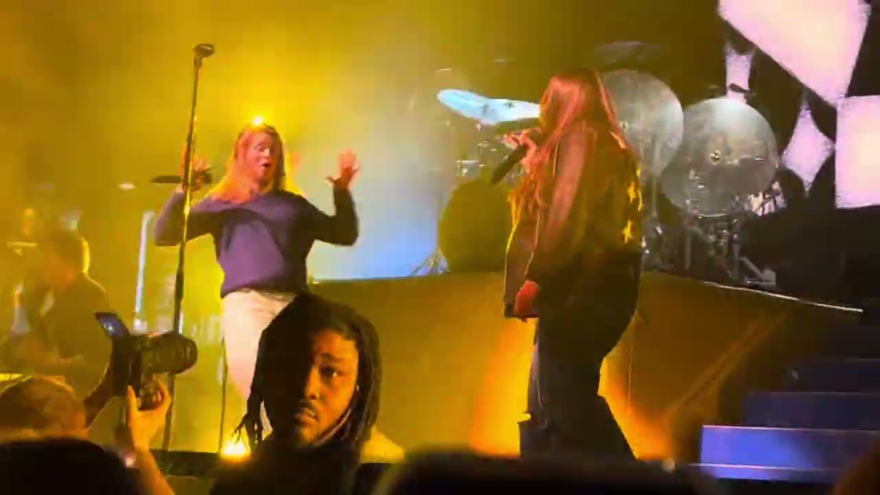 Girl in Red and Gigi Perez “Bad Idea” duet live 12/1/24