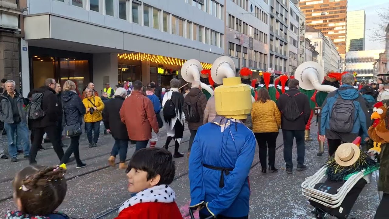 Basler Fasnacht 2024  6/12    Guggenmusik in der Clarastrasse BS/U.a.Ventilatore und Guggemysli