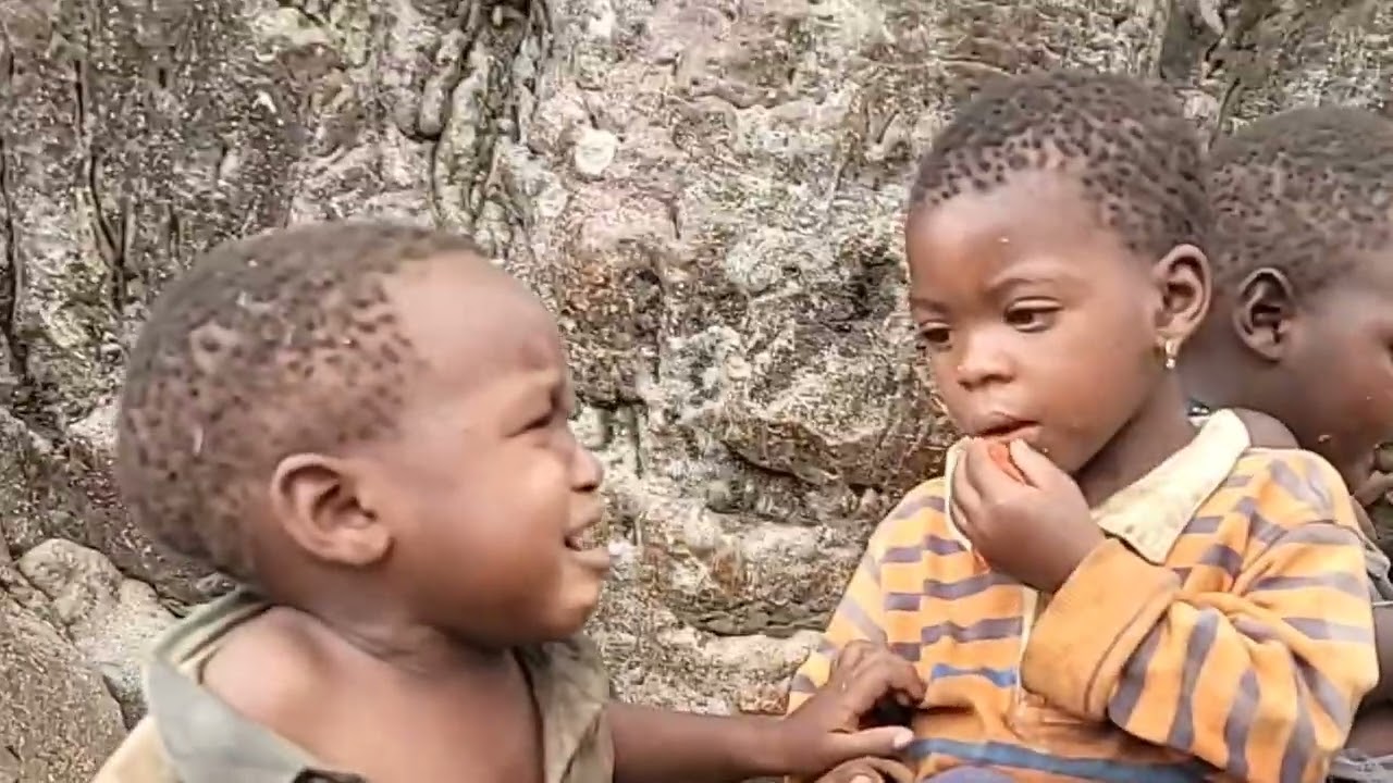 Sharing food is hard when everyone is hungry 😂ChildhoodMemories #FunnyKids #FamilyVibes