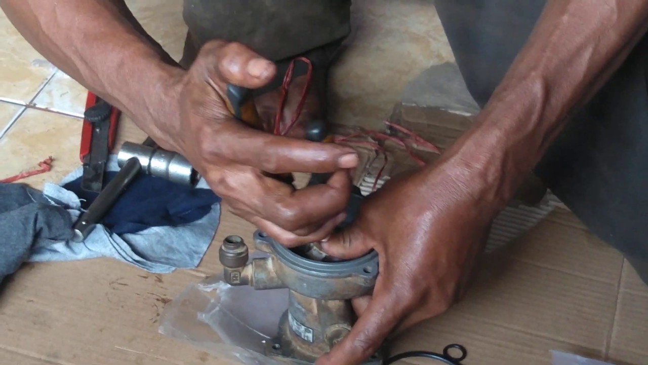 Simple way repairing brake wheel /cara memperbaiki pedal rem truk hino lohan FM 260 ala cak sodik