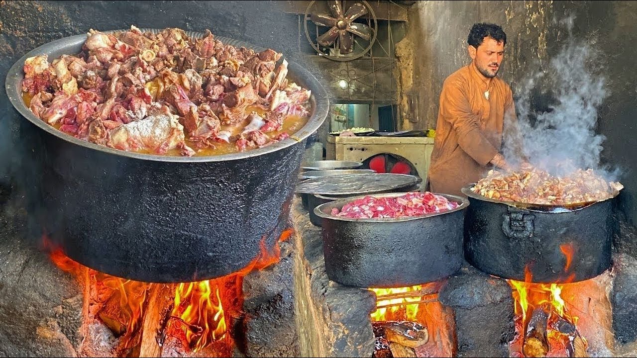 BALOCHISTAN FOOD SINCE 100 YEARS | LALCHAPUR ROSH RECIPE | STREET FOOD PESHAWAR PAKISTAN!