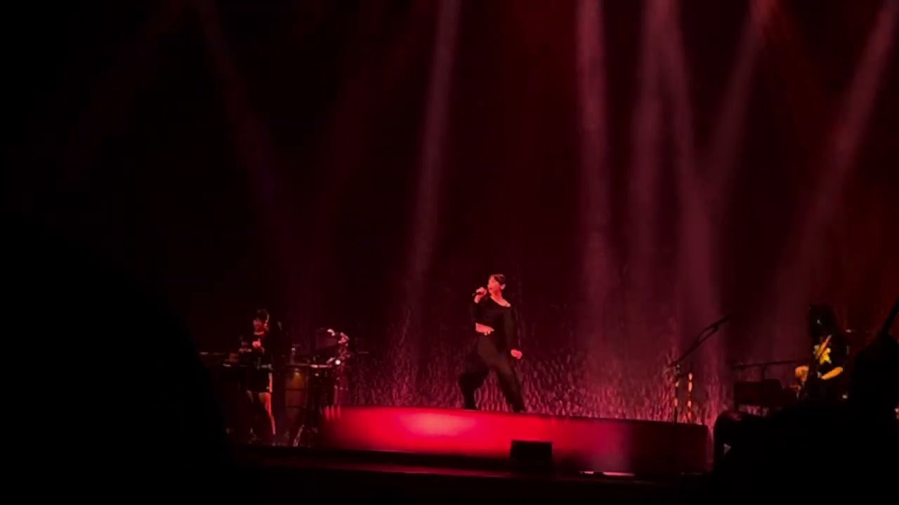 MITSKI - Happy - TLIIASAW tour - live in Paris @ Grand Rex - 17 May 2024