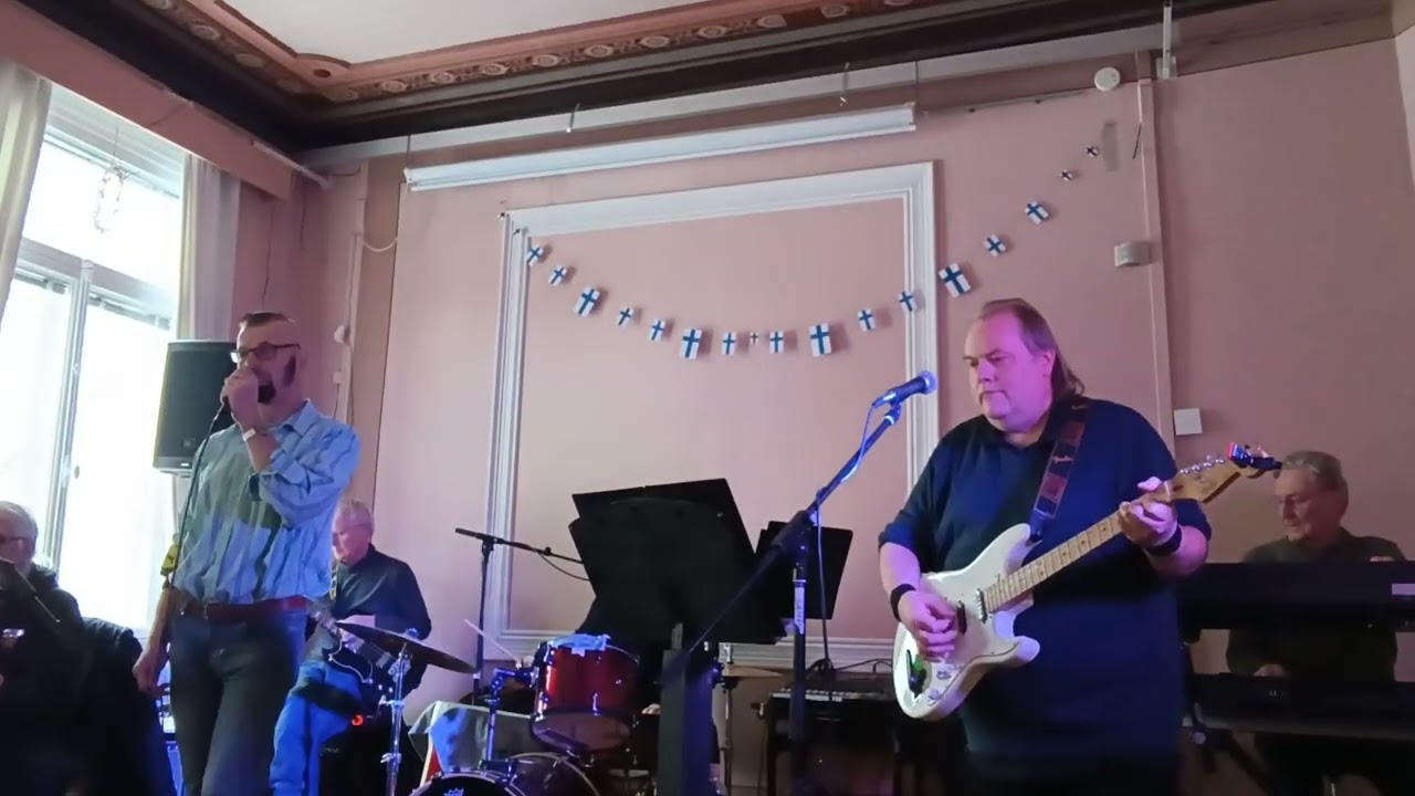 Romanssi. Oulunkylän houseband.