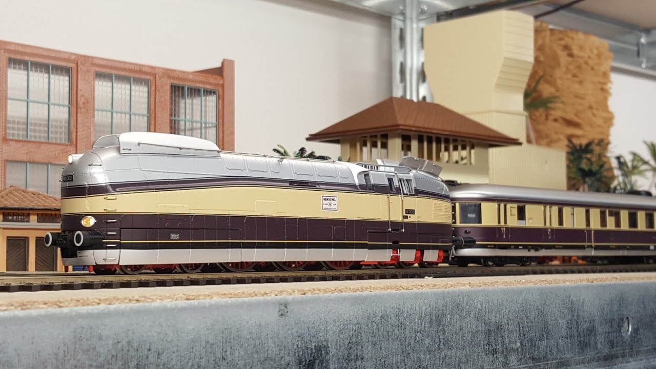 Stunning Rivarossi BR 61 002 - Henschel-Wegmann train
