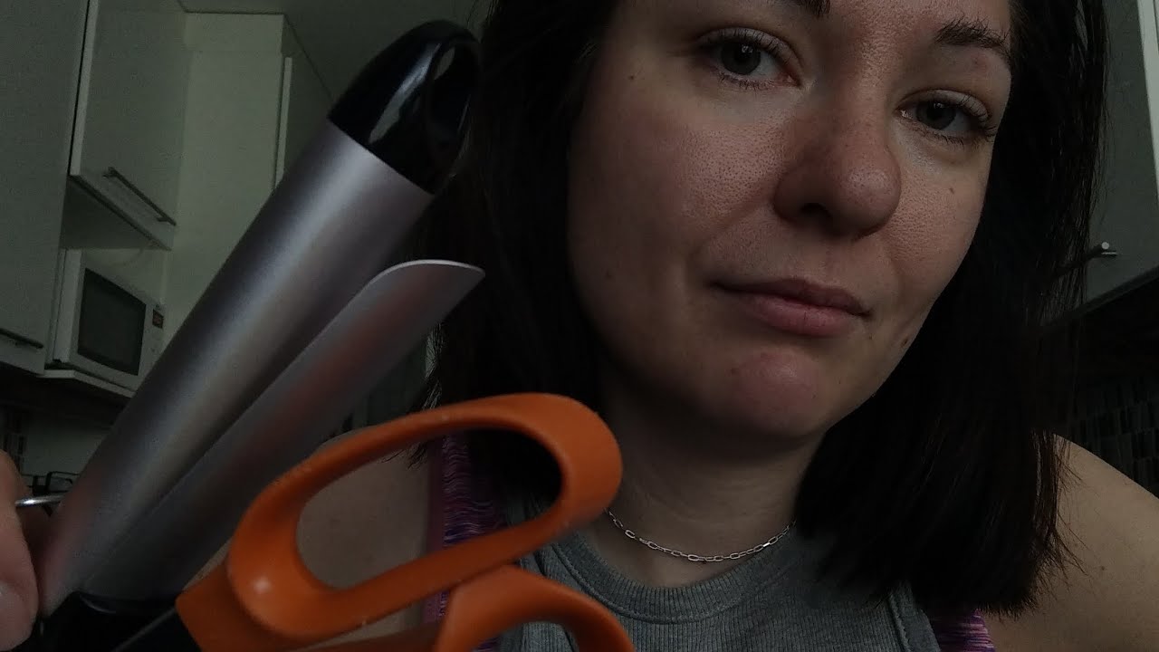 ASMR- Klipper och stylar ditt hår ✂️(in swedish)