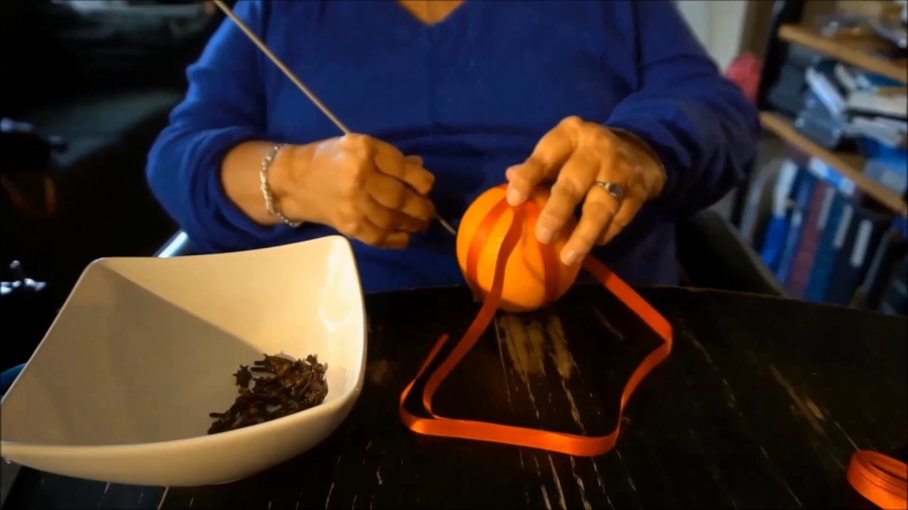 How to Make a Danish Orange with Cloves Holiday Decoration