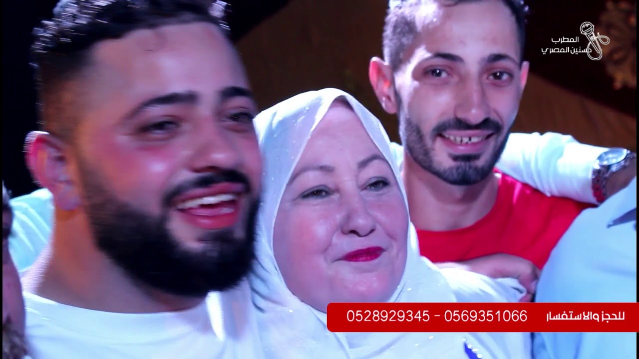 ام العريس دخلت عالحفلة بالبارودة m16 مع الفنان حسنين المصري