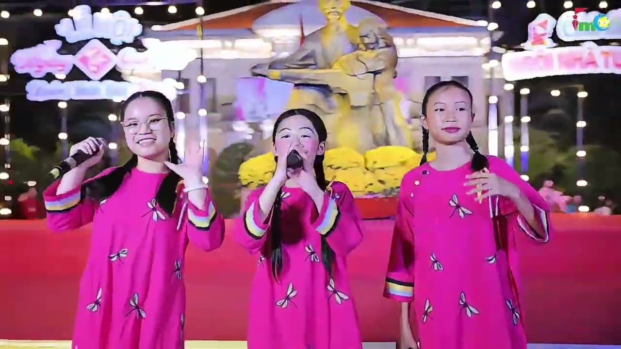 MẸ MANG XUÂN VỀ