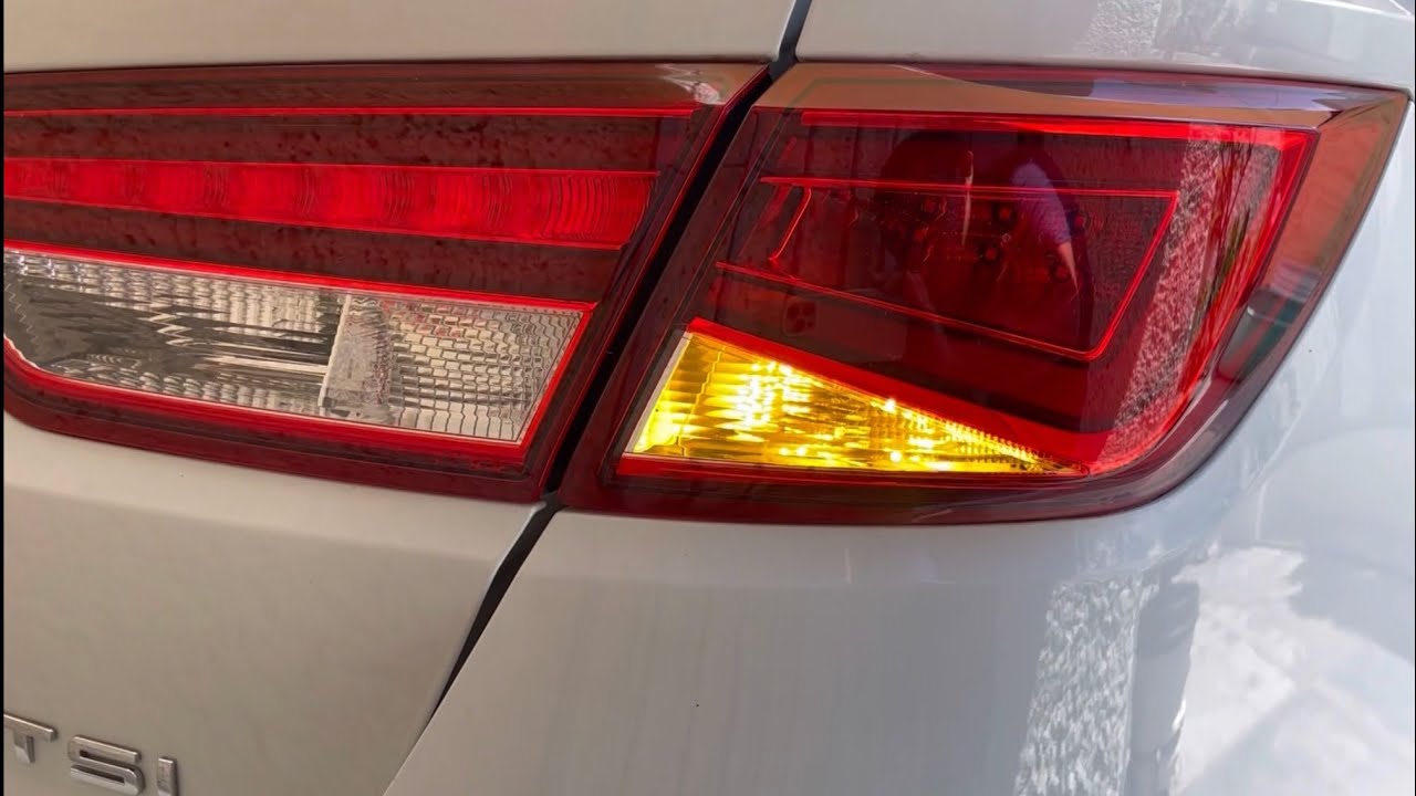 Install Canbus LED Turn Signal ERROR FREE on Seat Leon 5F / Focos Intermitentes más Brillantes 😀