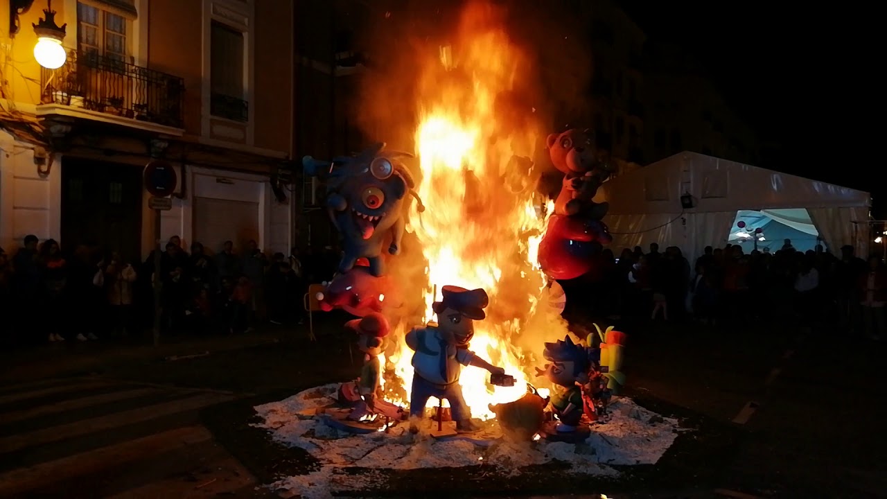 Crema de la  Falla Infantil Plaza España 2019