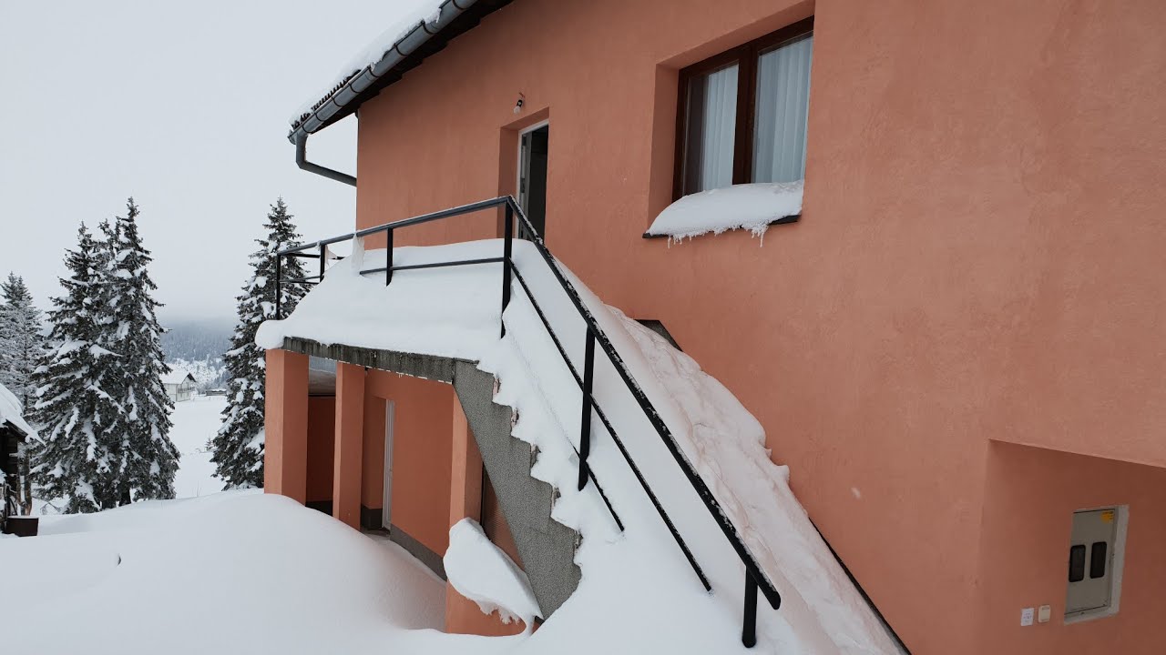 SELO NA VLAŠIĆU ZATRPANO SNIJEGOM KORIĆANI