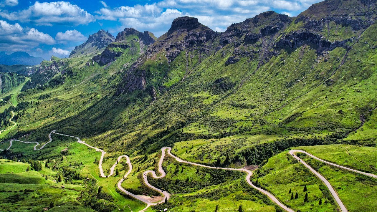 LA STRADA PIÙ BELLA DEL PIANETA tra le montagne PIÙ BELLE DEL MONDO ! E tra VENETO e TRENTINO !