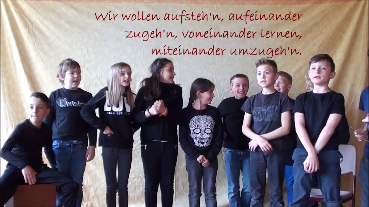 Aufsteh'n, aufeinander zugeh'n - musikalisches Projekt der Klasse 4b der Grundschule Bissingen/Teck
