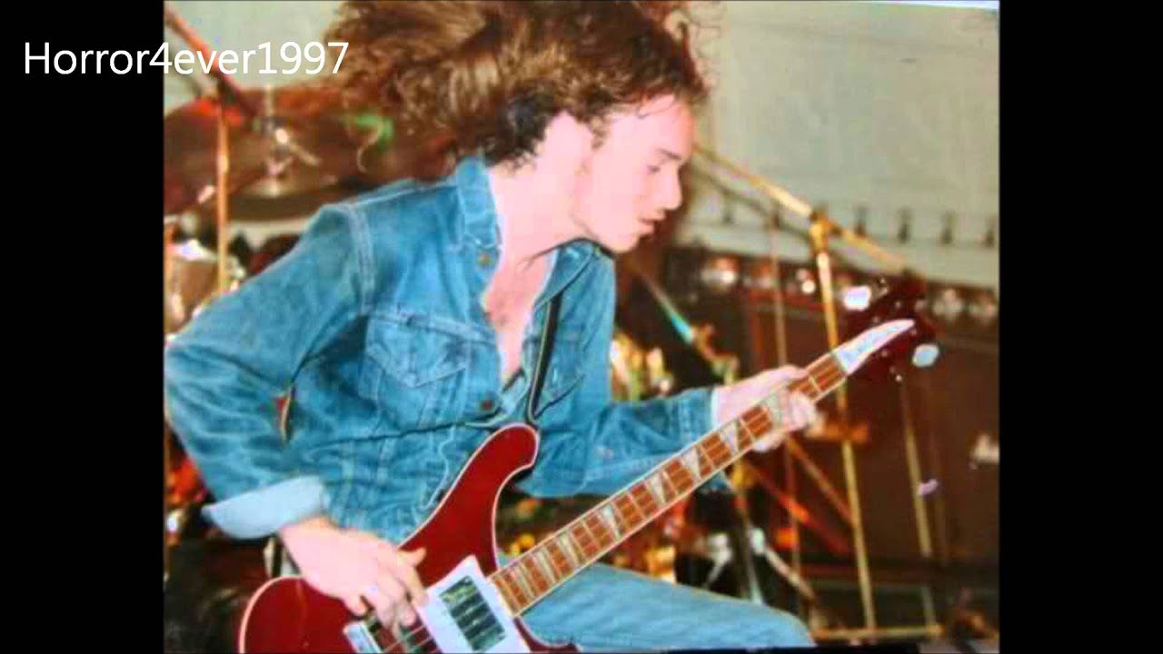Cliff Burton rare bass solo at Chicago, IL 1985-02-09 HD