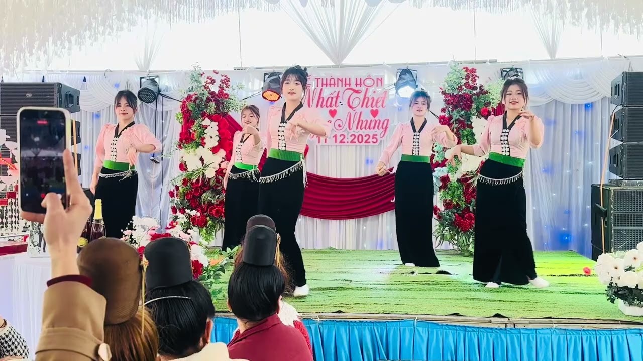 So Lucky - Nh&oacute;m M&uacute;a Ban Mai