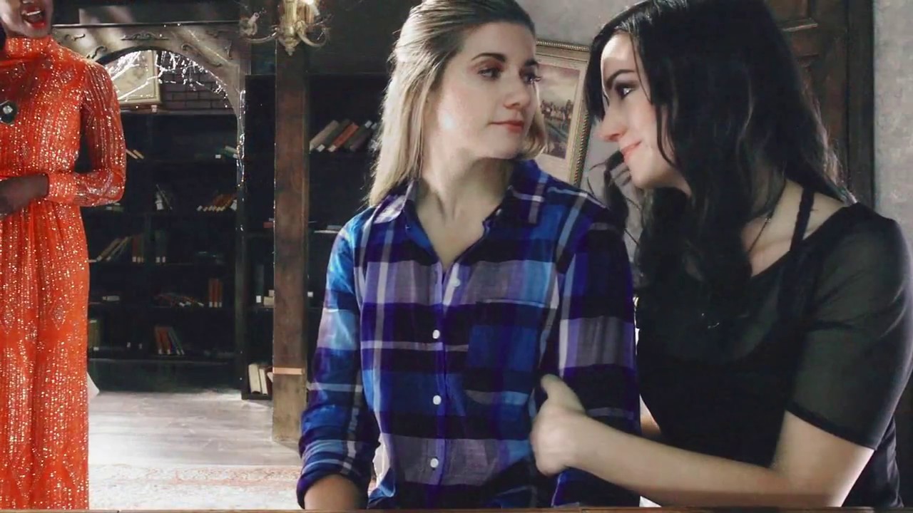 Carmilla and Laura || Broken