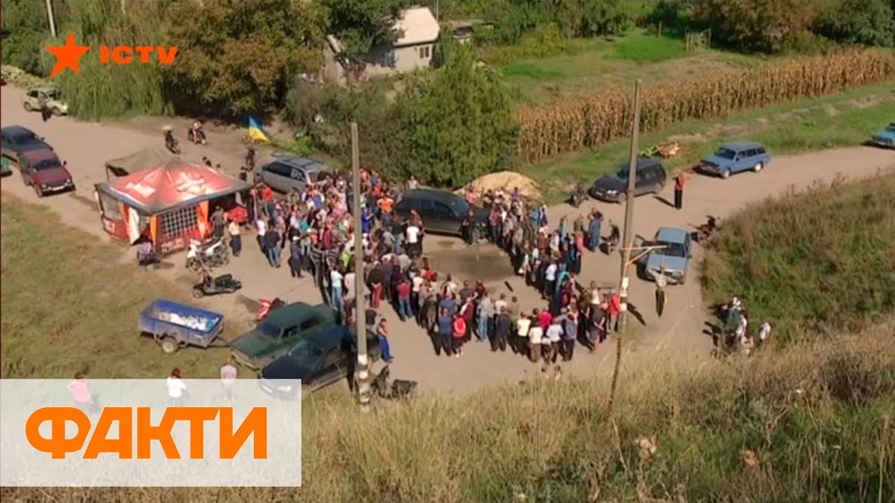 Требуют ремонта: в Одесской области люди перекрыли дорогу