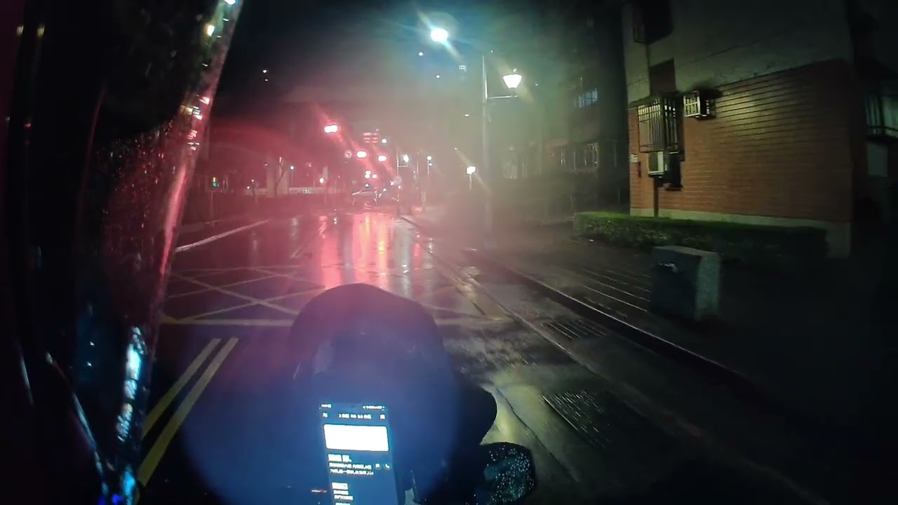 信義區下雨天的凌晨外送