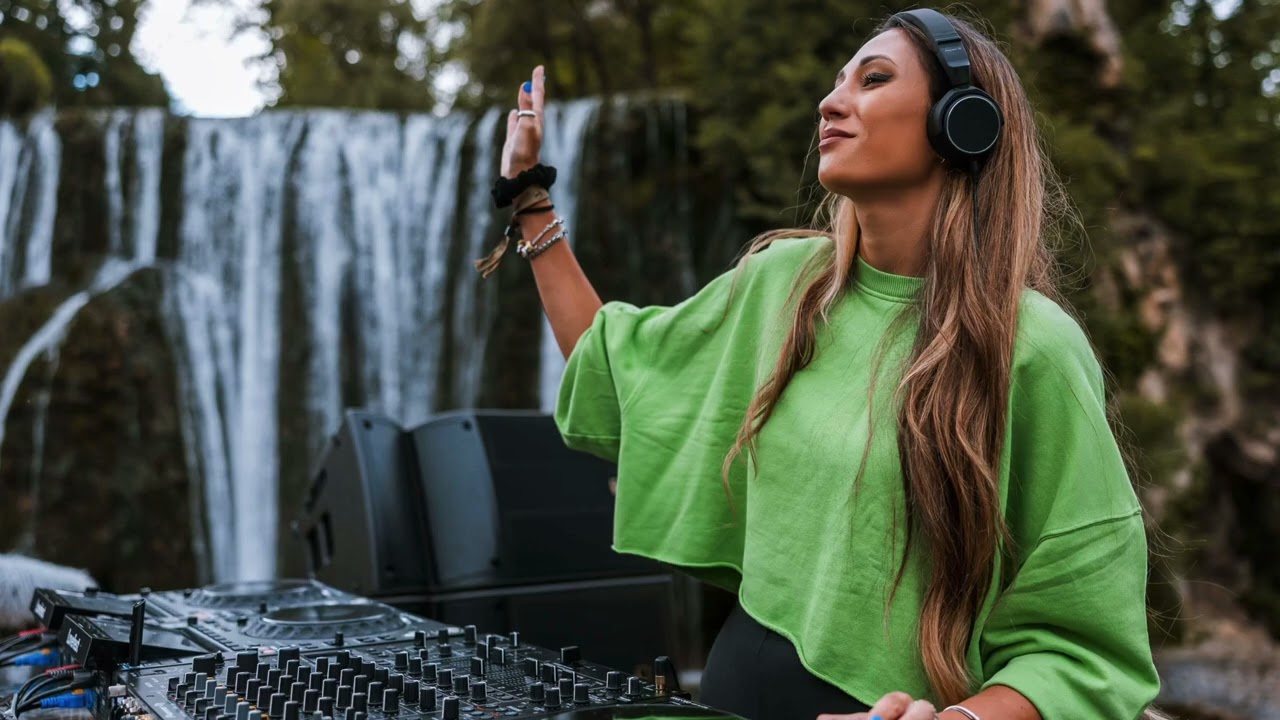 Manda Moor @ Cercle, Pliva Waterfall