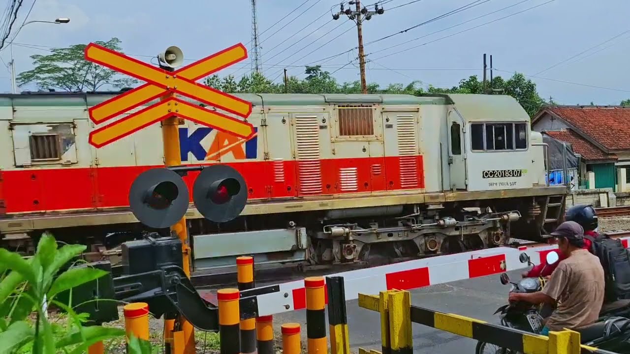 Ka bengawan || railway crossing || palang pintu kereta api