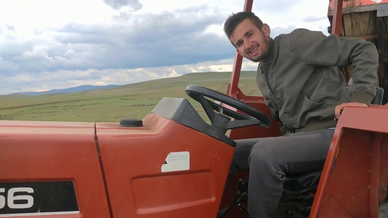 Newholland70-56 ve kepçeyle Tarlaya hayvan gübresi götürme(damper hortumu kısa geldi)