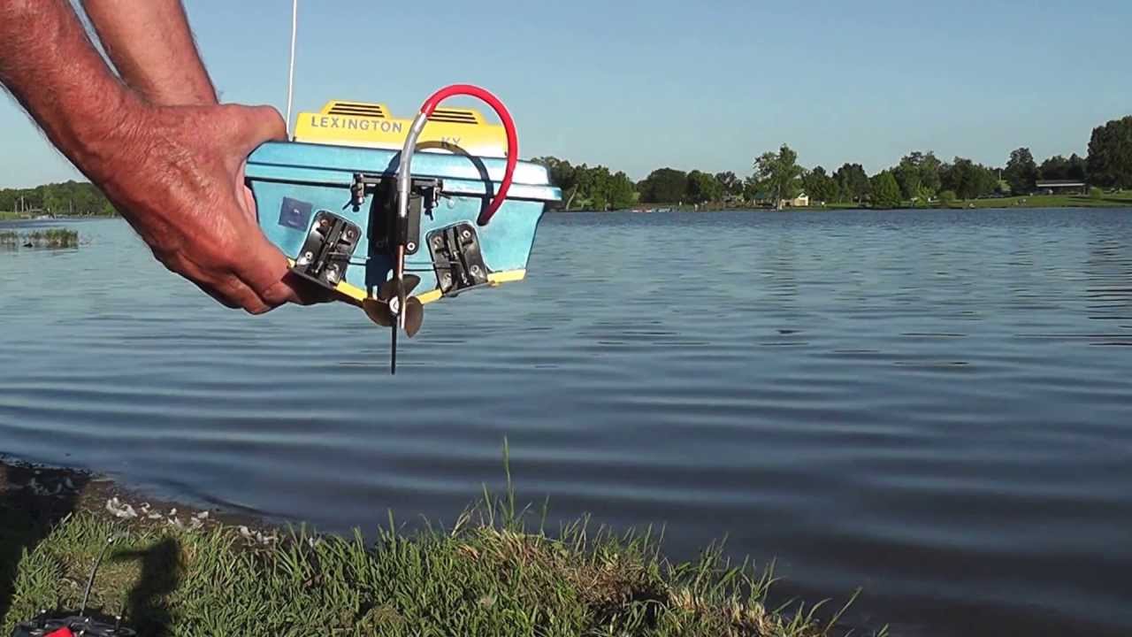 Graupner Electro-Vee Radio Controlled Race Boat - Jacobsen Park Lake
