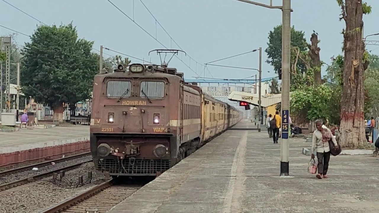 HWH WAP4 leading 13105 Sealdah Ballia express cruising through Mankar at 110KMPH  !!