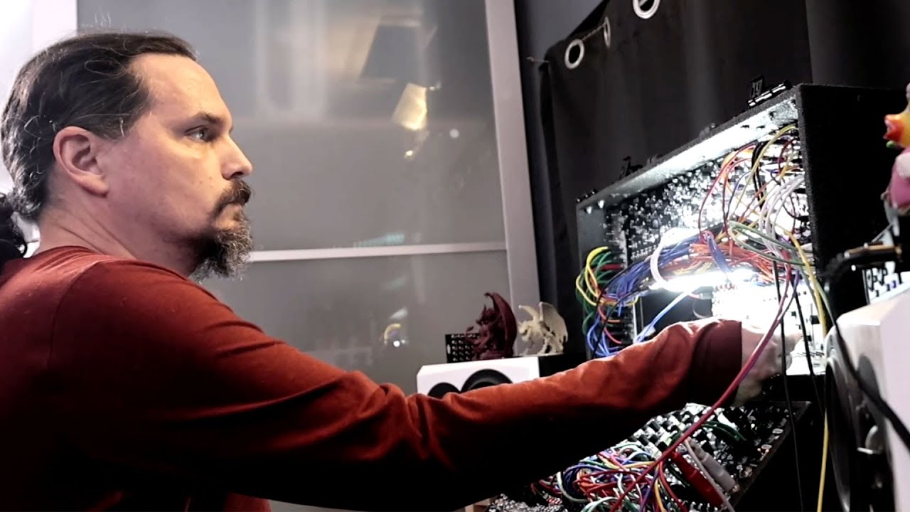 Modular synth performance by Stephen McCaul with Incus, Debel, Manis, and more!