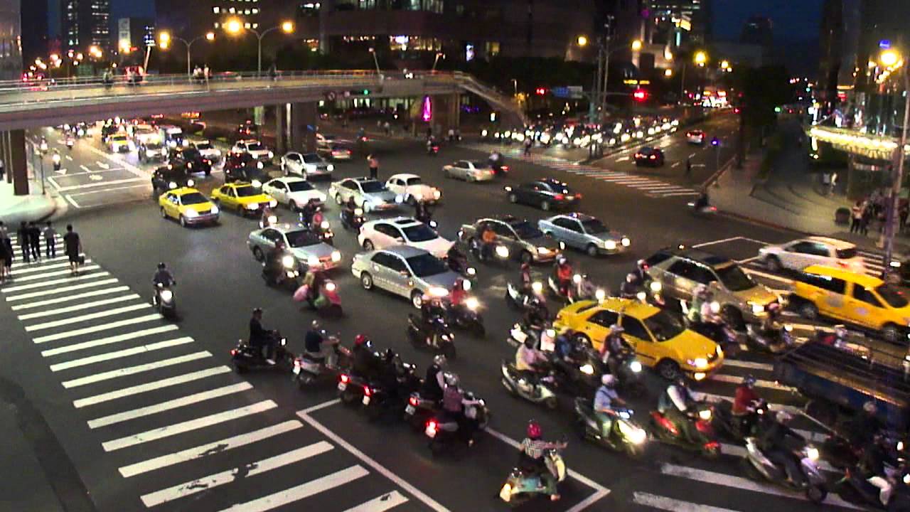 At a crossing in Taipei.MP4
