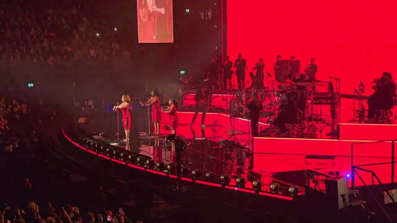 RAYE - THIS TOUR MAY CONTAIN NEW MUSIC Part37 #raye #ziggodome #28Jan2026