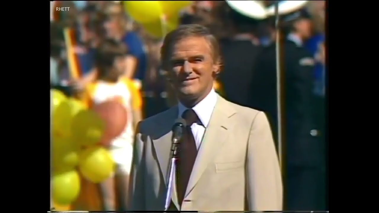 1978 VFL Grand Final pre-match entertainment - Keith Michell singing 