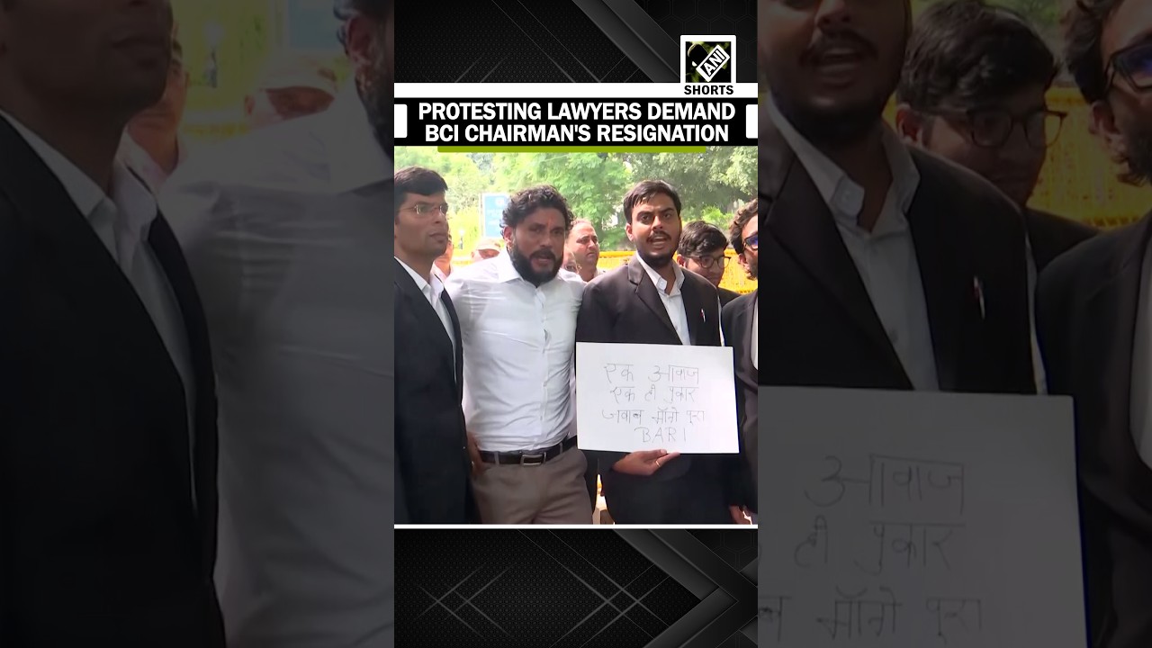 Lawyers protest against BCI, demands resignation of BCI Chairman Manan Kumar Mishra