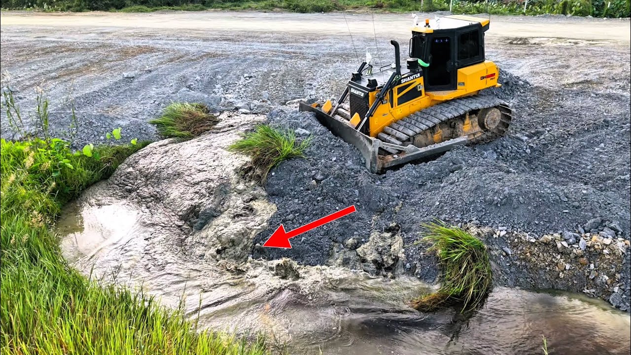 OHh_Dozer DH17C3 Pushing The Soil into The Hole Building Skill Stones Using Water Very Deep Perfect