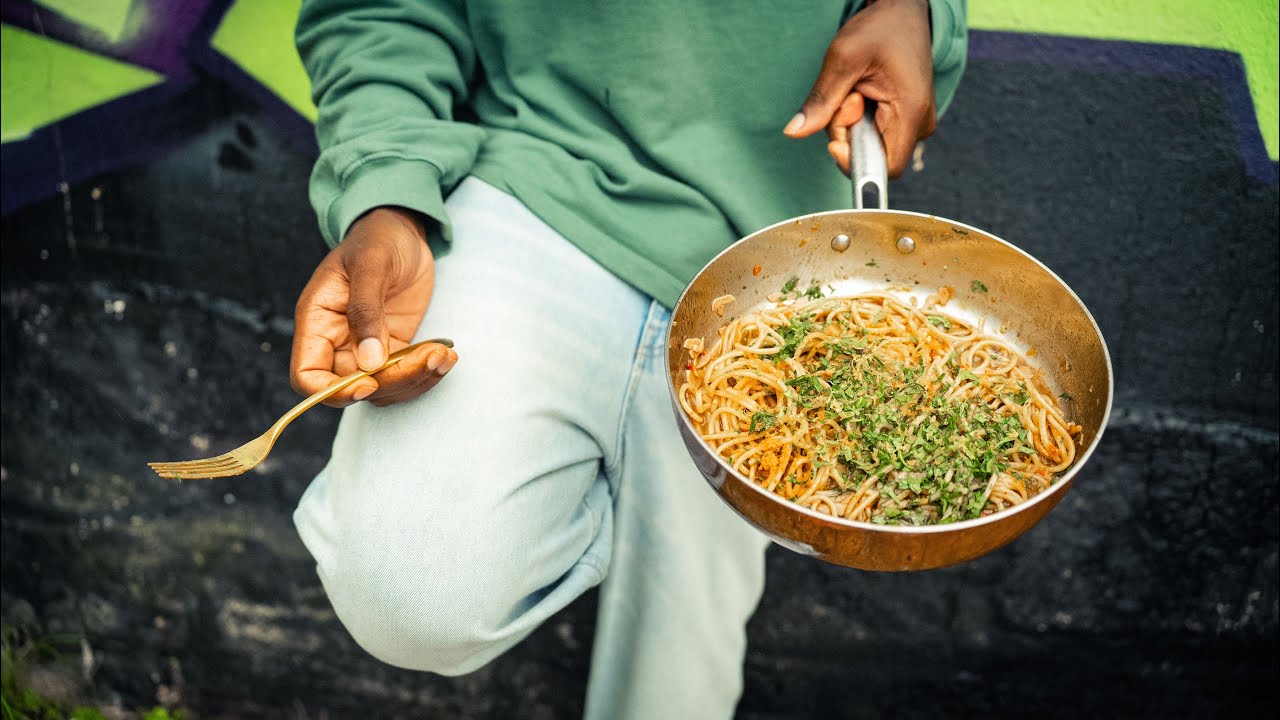 Aglio, Olio e Peperoncino a Modo Mio – Spaghetti alla Guitarra con Aglio Nero, Bottarga e Limone