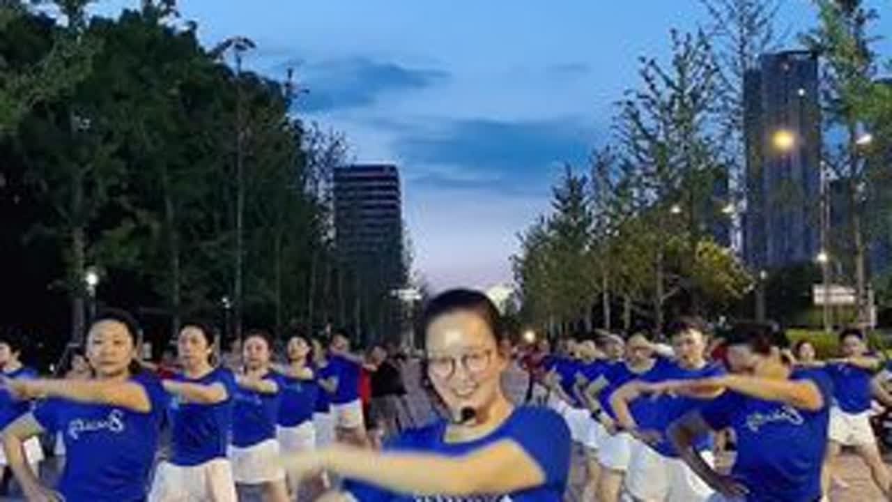《听心》完整版！夏天就这样练，不跑 不跳 不累 也不热！喜欢吗？#全民健身运动 #正能量有氧健身操 #每天坚持锻炼 #快乐健身