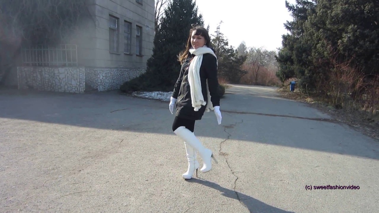 Masha - Spaziergang in weissen Stiefel und Handschuhe - (white boots and gloves in public) - #0142