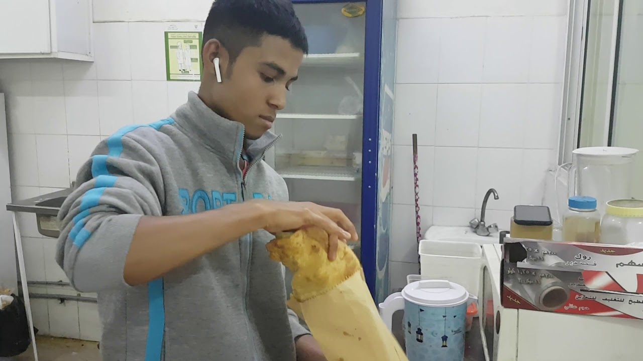 Making Sambusa and chbatee in bahrain