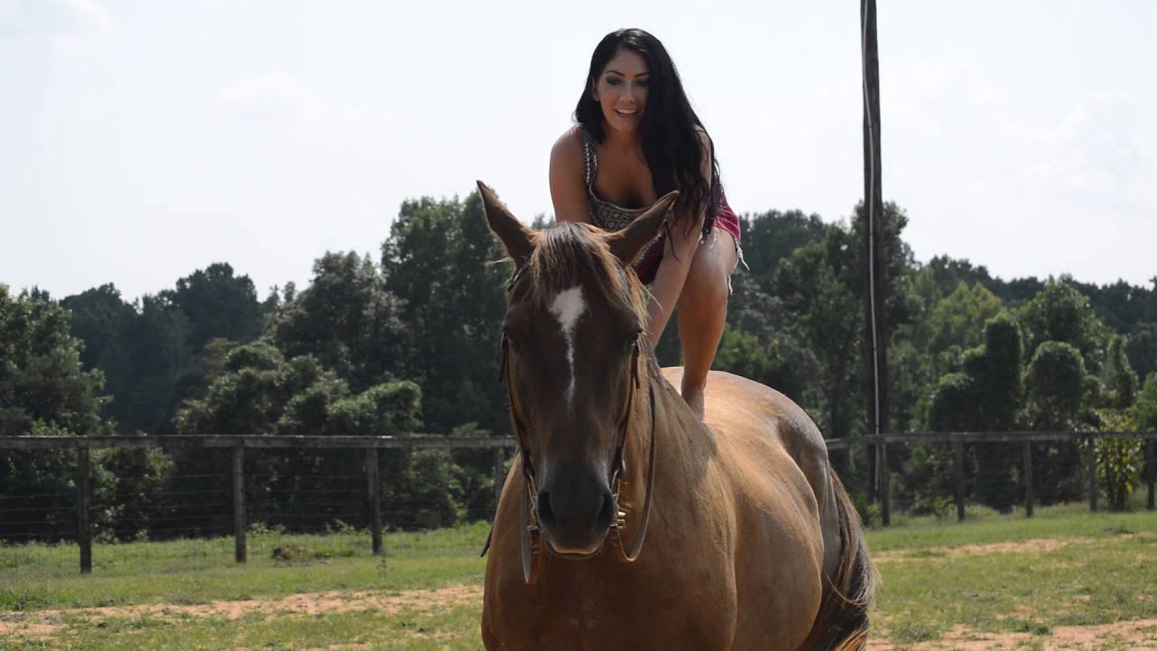How to stand up on a horse bareback!