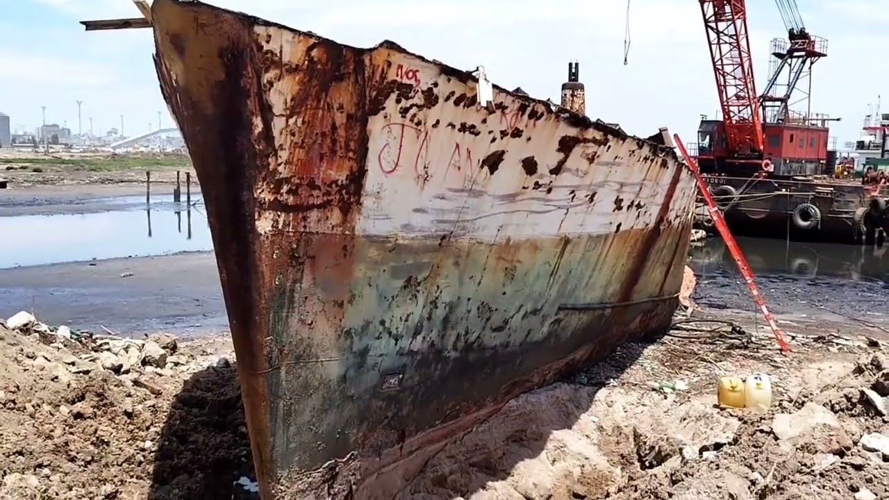 Buques removidos de la bahía de #Montevideo: Entrevista a Aldo Villar (Fewell SA)