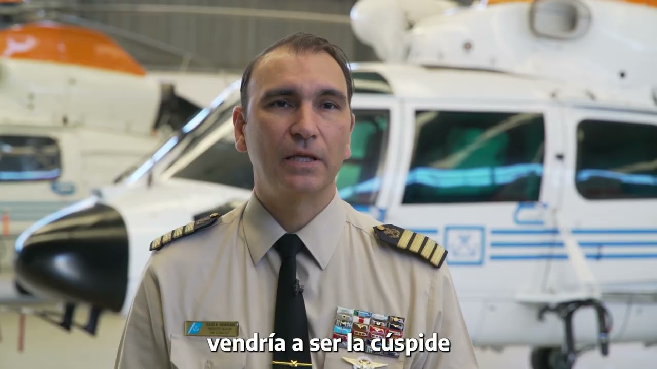 Julio, piloto, jefe del Servicio de Aviación de la Prefectura Naval Argentina