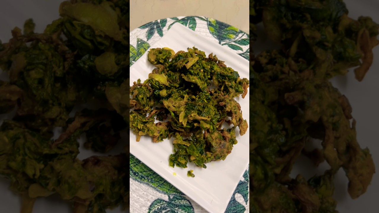 Crispy Palak Pakode 🌿😋 | Easy Indian Tea Time Snack | #Street Style Pakora Recipe #palakpakoda